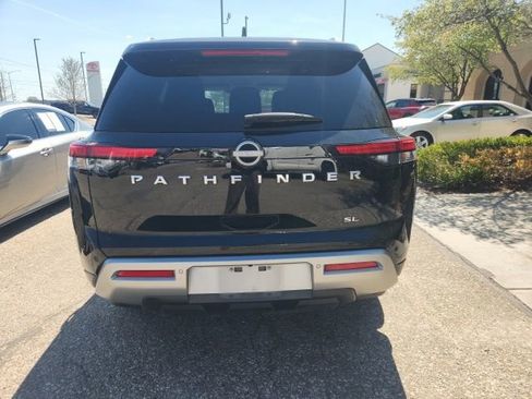 Used 2025 Nissan Pathfinder SL image 2