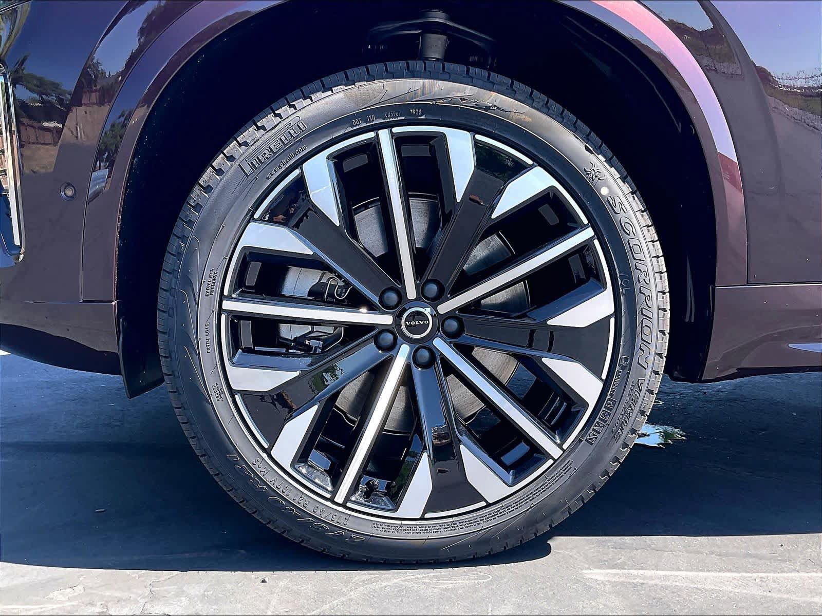 New 2026 Volvo XC90 T8 Plus w/ Protection Package AWD/4WD image 14