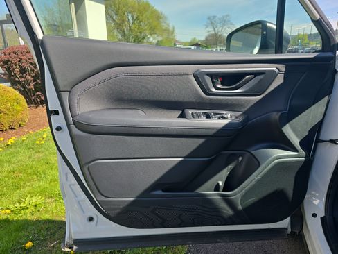 Used 2025 Subaru Forester Premium AWD/4WD image 17