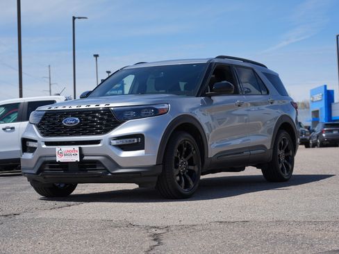 Used 2024 Ford Explorer ST-Line w/ Class IV Trailer Tow Package AWD/4WD image 8