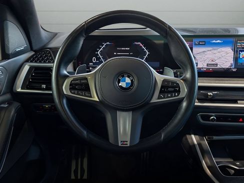 Used 2023 BMW X7 xDrive40i w/ M Sport Package AWD/4WD image 29