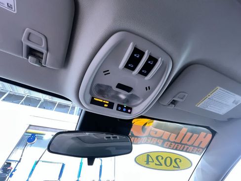Used 2024 Chevrolet Trax LT w/ Sunroof Package FWD image 31