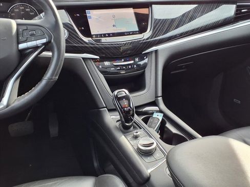 Used 2025 Cadillac XT6 Premium Luxury image 7