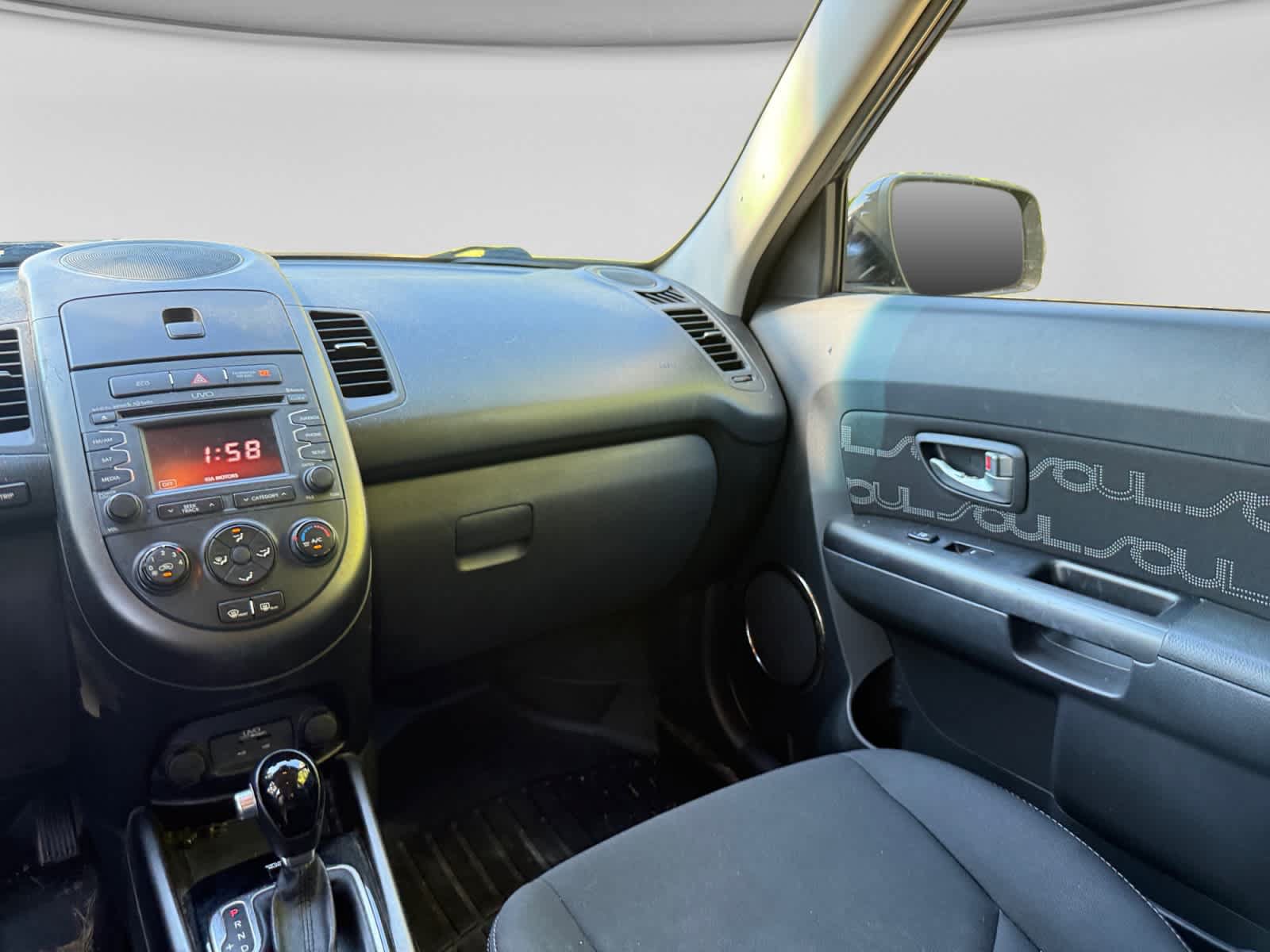 Used 2013 Kia Soul + w/ Audio Pkg FWD image 17