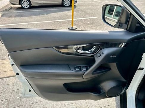 Used 2018 Nissan Rogue SL FWD image 10