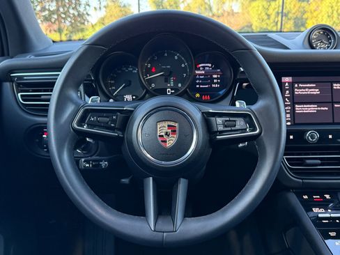 Used 2025 Porsche Macan image 15