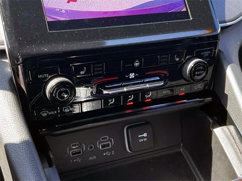 Used 2023 Jeep Grand Cherokee Altitude image 15