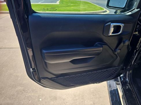 Used 2021 Jeep Wrangler Sport AWD/4WD image 27