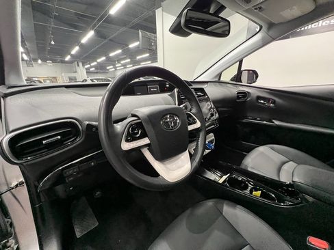 Used 2017 Toyota Prius Four image 27
