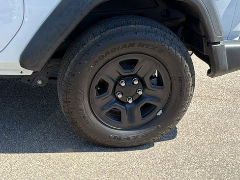 Used 2025 Jeep Wrangler Sport image 12