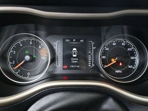 Used 2016 Jeep Cherokee Latitude w/ North All-Season Group AWD/4WD image 28