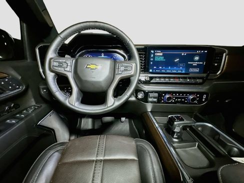 Used 2024 Chevrolet Silverado 1500 High Country AWD/4WD image 31
