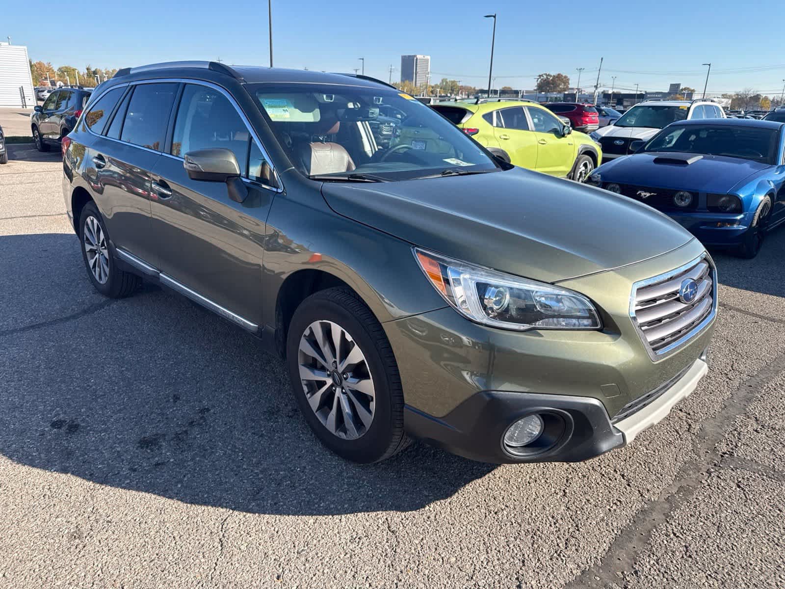 Used 2017 Subaru Outback 3.6R Touring AWD/4WD image 4