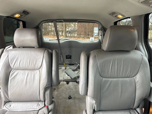 Used 2006 Toyota Sienna XLE Limited image 25