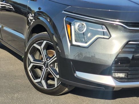 Certified 2025 Kia Niro EX Touring FWD image 11