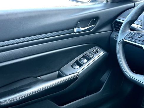 Used 2024 Nissan Altima 2.5 SV FWD image 25