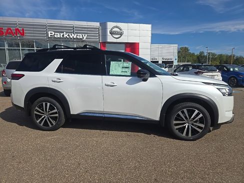 New 2025 Nissan Pathfinder Platinum w/ Lighting Package (N92) image 8