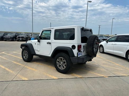 Used 2017 Jeep Wrangler Rubicon w/ Connectivity Group AWD/4WD image 5