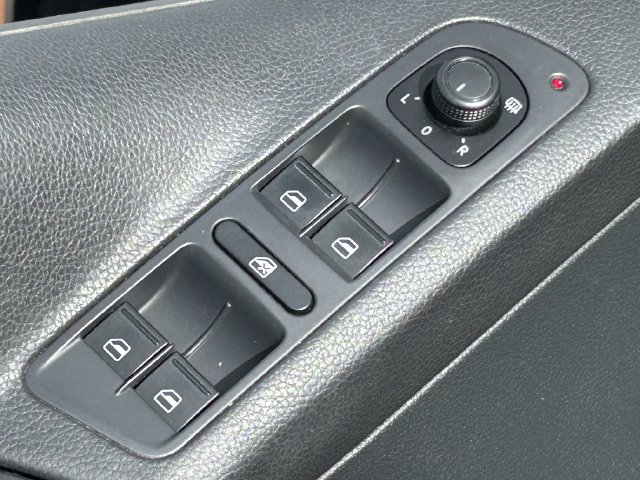 Used 2016 Volkswagen Tiguan S FWD image 28