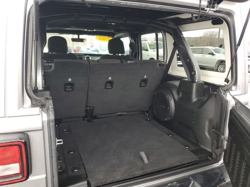 Used 2020 Jeep Wrangler Unlimited Sahara image 10