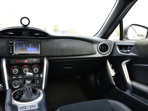 Used 2019 Toyota 86 RWD image 21