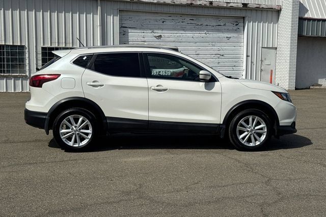 Used 2018 Nissan Rogue Sport SV FWD image 3