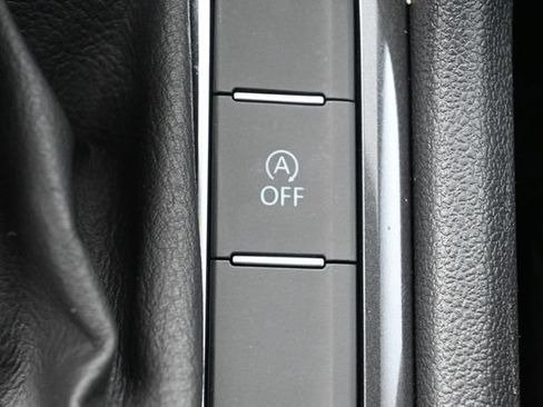Used 2023 Volkswagen Tiguan SE w/ Panoramic Sunroof Package FWD image 24