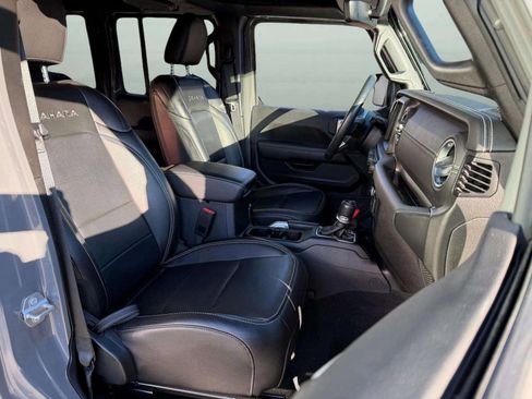 Used 2021 Jeep Wrangler Unlimited Sahara image 30