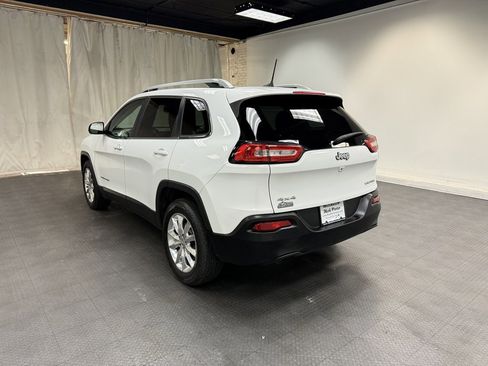 Used 2017 Jeep Cherokee Limited image 3