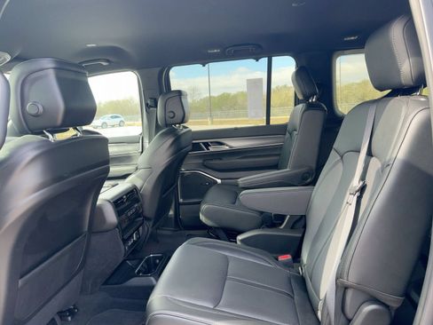 New 2025 Jeep Wagoneer L Series II w/ Convenience Group I AWD/4WD image 10