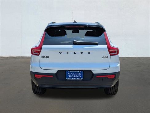 New 2026 Volvo XC40 B5 Ultra w/ Climate Package image 5