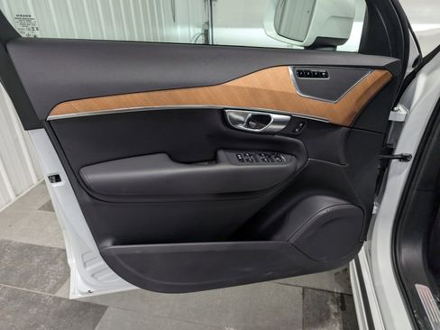 Used 2025 Volvo XC90 B6 Plus image 15