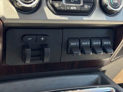 Used 2016 Ford F250 Lariat w/ Lariat Ultimate Package AWD/4WD image 41