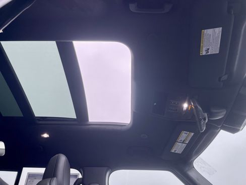 New 2026 Land Rover Defender 110 OCTA image 17