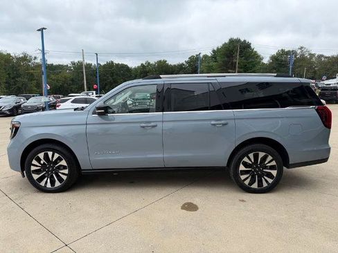 Certified 2025 Ford Expedition Max Platinum w/ Driver's Package AWD/4WD image 4