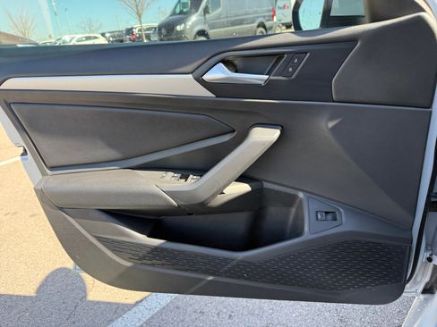 Used 2019 Volkswagen Jetta SE w/ Cold Weather Package image 13