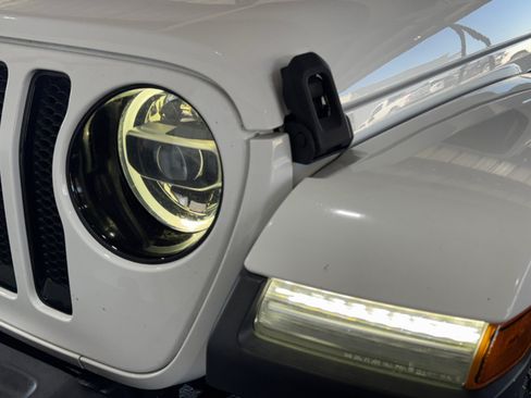 Used 2019 Jeep Wrangler Unlimited Sahara AWD/4WD image 30