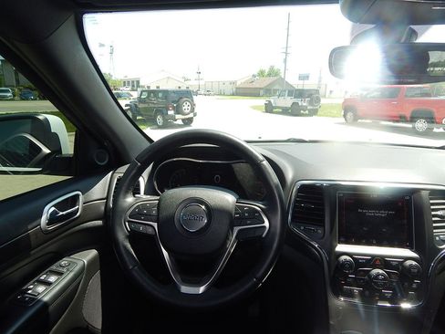 Used 2018 Jeep Grand Cherokee Altitude image 14