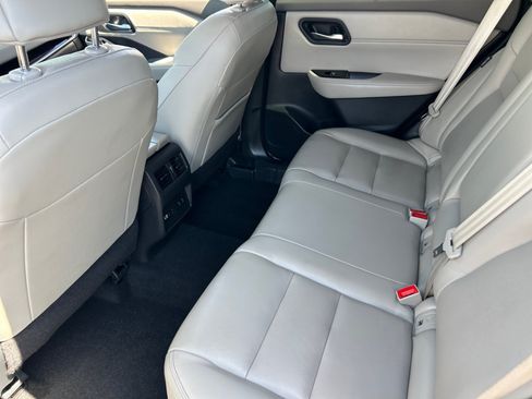 Used 2023 Nissan Rogue SL w/ SL Premium Package FWD image 17