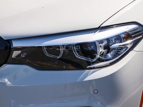 Used 2017 BMW 530i RWD image 2