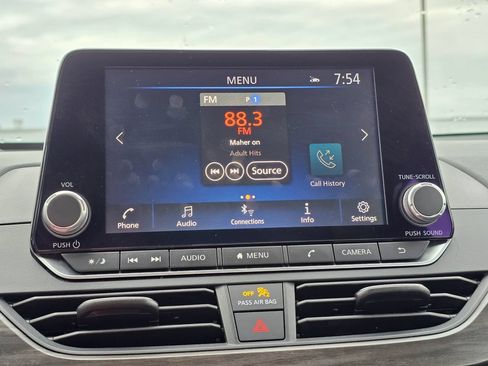 Used 2025 Nissan Altima 2.5 SV FWD image 12