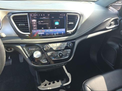 Used 2023 Chrysler Pacifica Touring-L w/ S Appearance Package FWD image 9