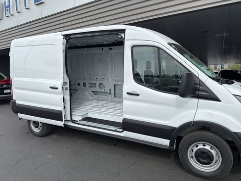 New 2026 Ford Transit 250 148 Medium Roof RWD image 9