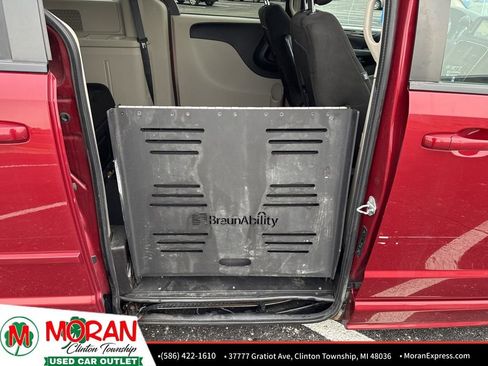 Used 2015 Dodge Grand Caravan SXT image 32