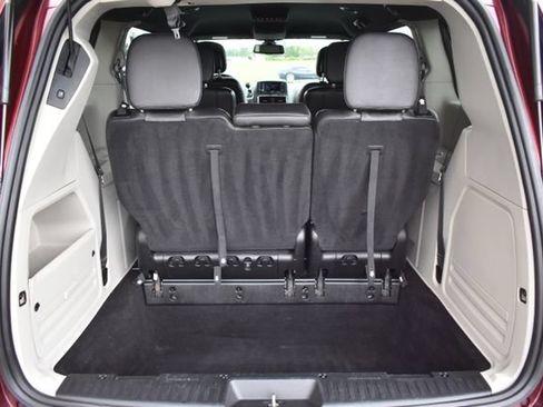 Used 2019 Dodge Grand Caravan SXT FWD image 34