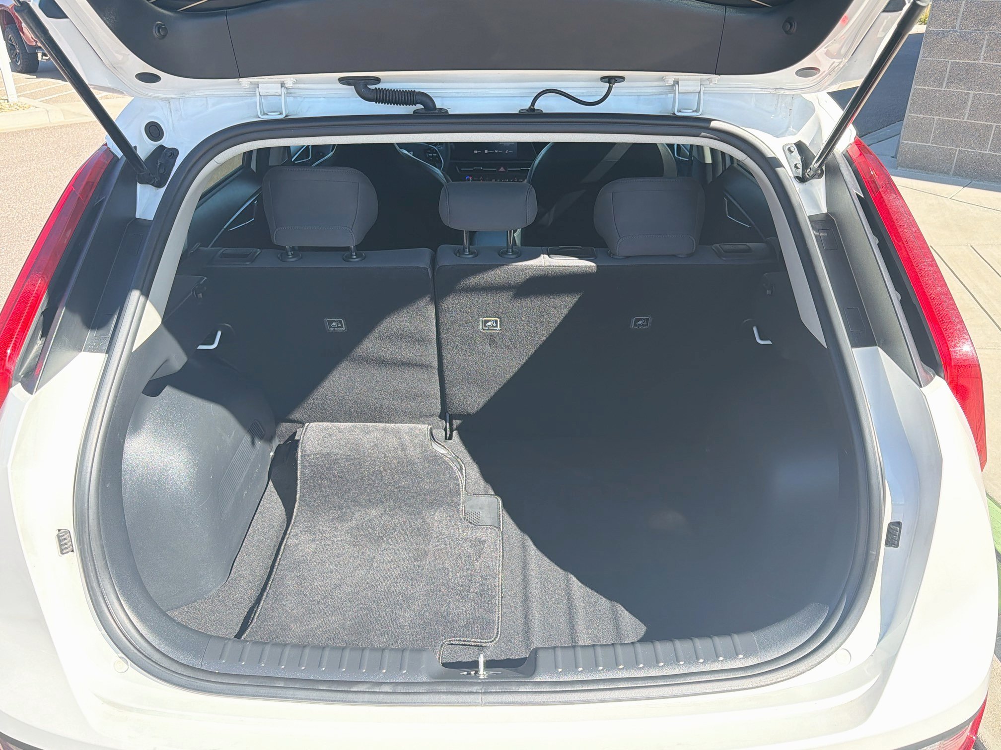 Used 2025 Kia Niro LX FWD image 29