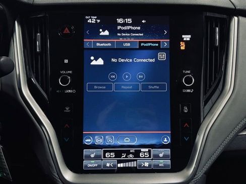 Used 2022 Subaru Outback Premium image 31