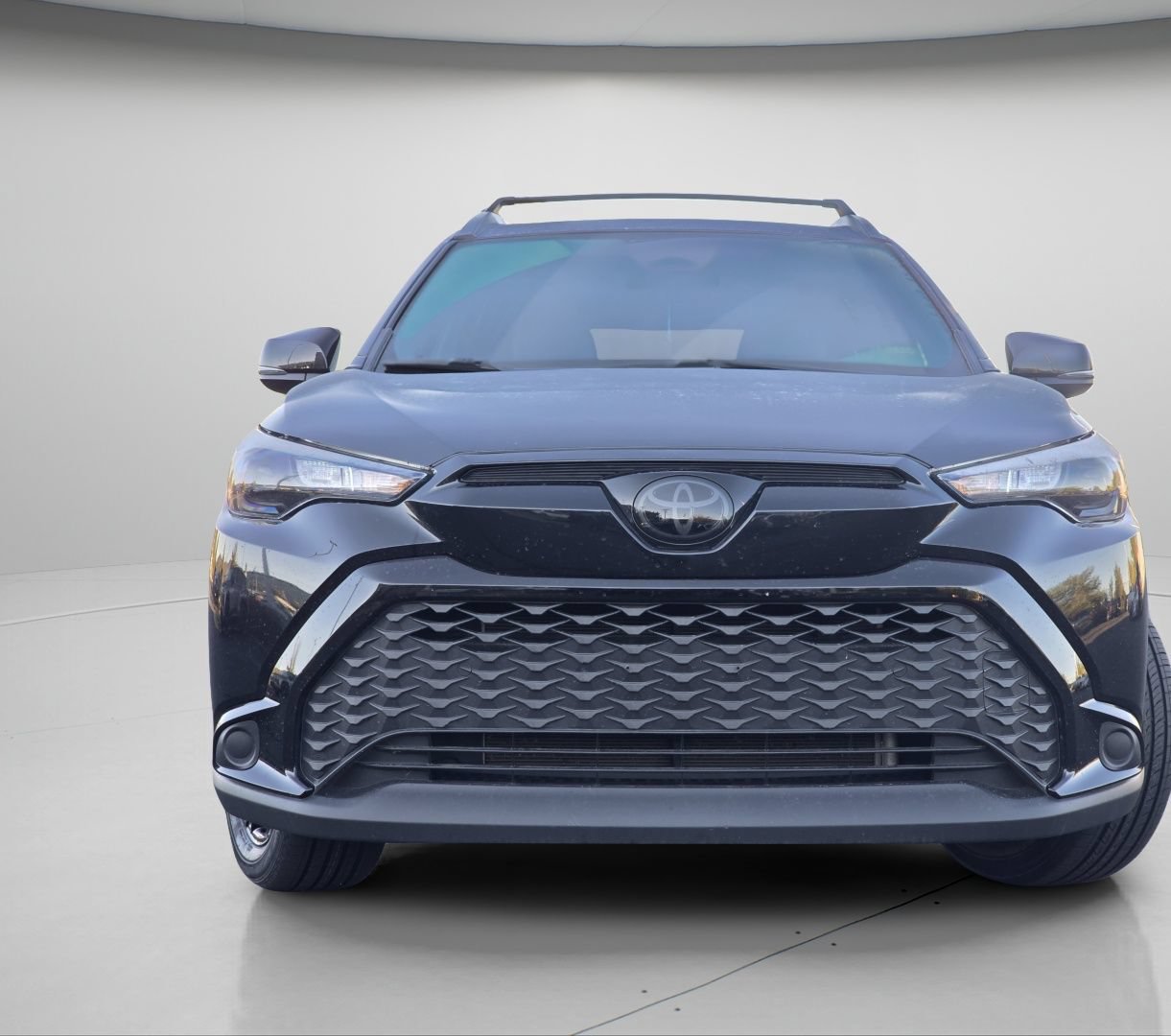 Used 2024 Toyota Corolla Cross AWD Hybrid w/ Moonroof Package image 3