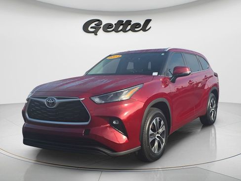 Used 2023 Toyota Highlander XLE FWD image 1