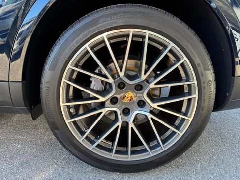 Used 2021 Porsche Cayenne image 9
